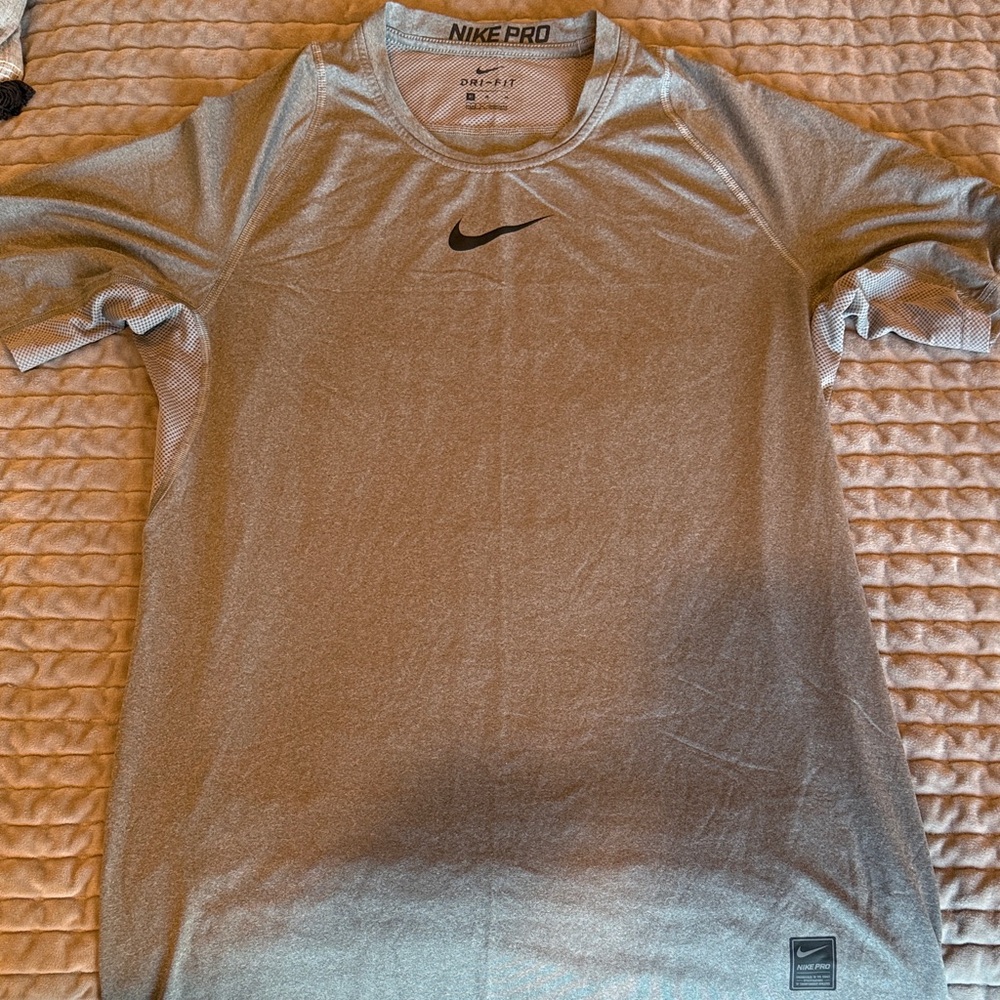 Nike Pro Men's Light Gray Short Sleeve Tee